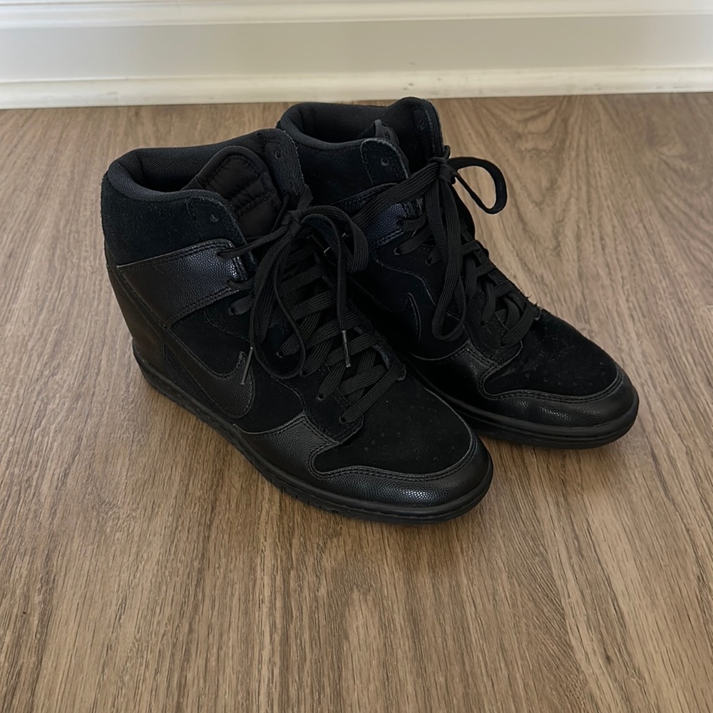 Nike high dunk wedge. Women’s size 7. Great condition!! Black leather.
